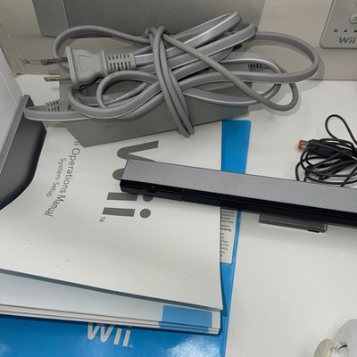 Nintendo Wii Console White RVL-001 Bundle with Wii Play Original