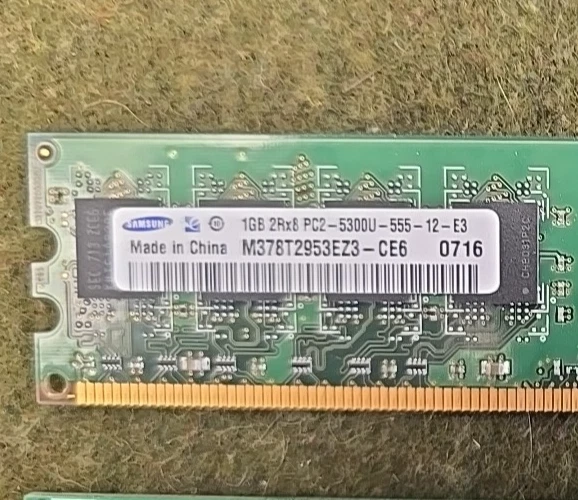Samsung 2- 1GB 2-512MB  2Rx8 PC2-5300U DDR2- Desktop Memory RAM M378T2953EZ3-CE6 - Image 2 of 4