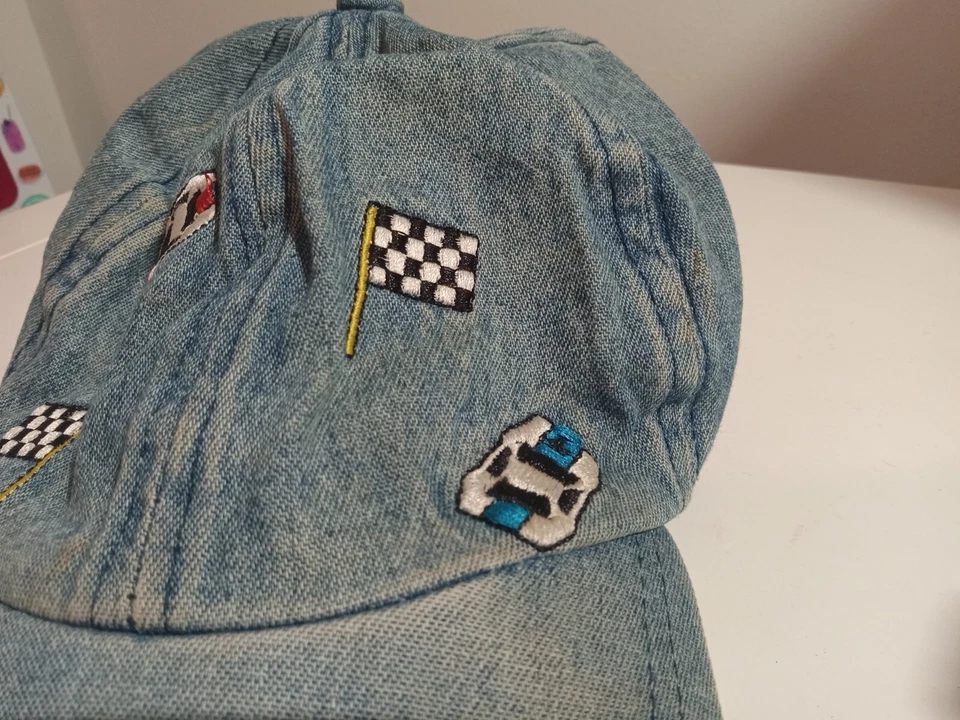 Gorra de mezclilla vintage para niños bordada diseño de coche habitación niños años 90 retro automática Foto 3 de 4