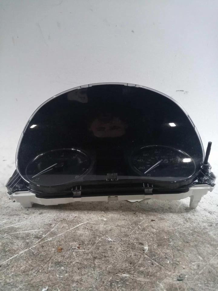 2016 Mitsubishi Outlander Speedometer Gauge OEM White 131K Miles 4WD - Изображение 3 из 4