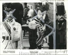 1975 Press Photo Actor Oliver Reed & co-stars in "Royal Flash" - pio31740