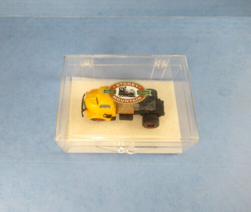 SMC-865 1938 GMC Semi Tractor w/Wood Deck 1/87-HO Scale (Painted & Finished) - Picture 5 of 5