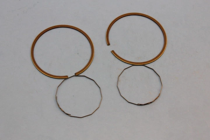 JUEGO ANILLO PISTÓN YAMAHA AT1 4TH O/S 1.00 PIEZA # 479-11601-40-00 NUEVO DE LOTE NUEVO Foto 4 de 4