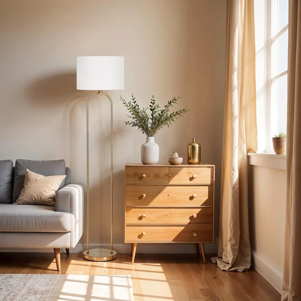 Lámpara de pie Isla Gold con base redondeada y pantalla de tambor de lino blanco para Living Roo Foto 4 de 4