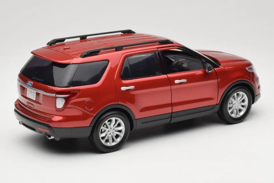 73186 Ford Explorer XLT Red Motormax 1:18 - Immagine 3 di 4