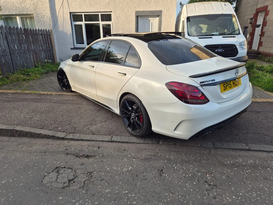 Mercedes C300 Amg Hybrid Premium Plus - Image 2 of 4