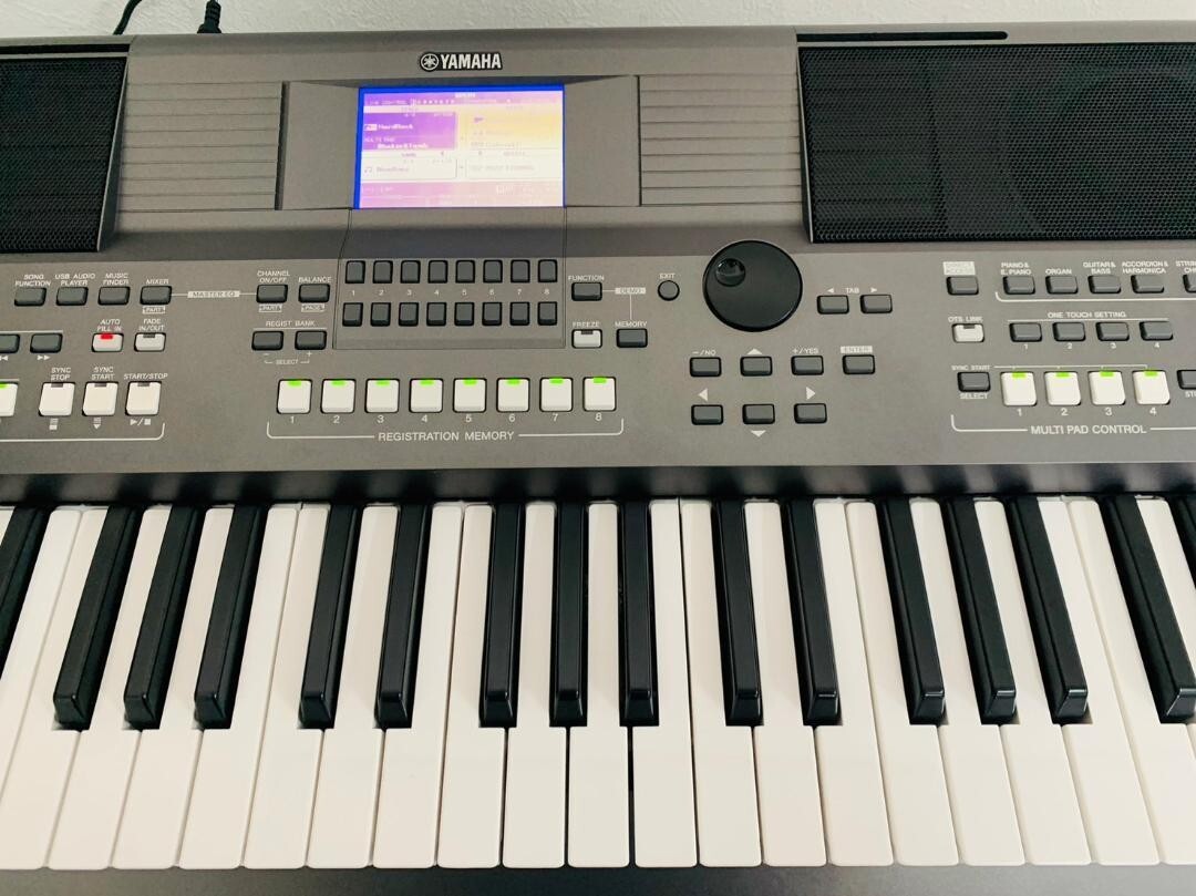 【美品】YAMAHA PSR-S670 キーボード　電子ピアノ　ヤマハ Yamaha PSR-S670 61-Key Digital Keyboard Portatone