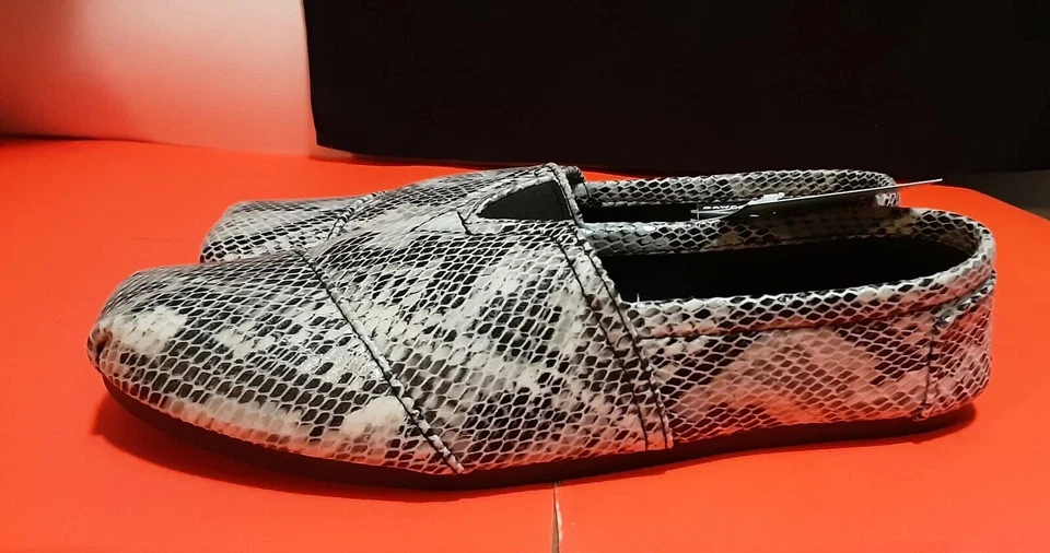 Женские экзотические мокасины Dawgs® Kaymann черно-белый змеиный принт размер 7 - Изображение 2 из 4