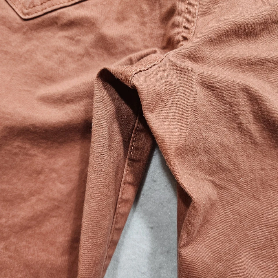 Pantalones cortos rectos ajustados de tiro alto Kensie Allie para mujer 4/27 rojo óxido utilitarios Foto 4 de 4