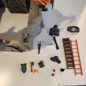 Playmobil 6002 Knights Green Wolf Castle 2013 with Box