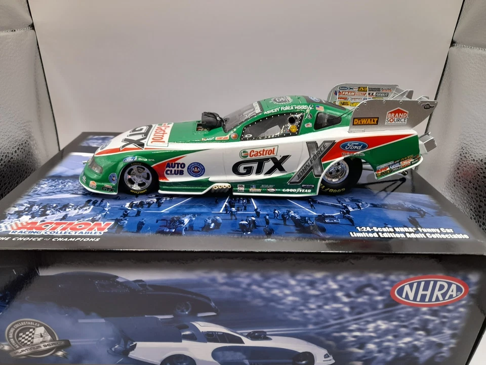 Coche divertido Ashley Force Castrol 2010 Mustang NHRA 1:24 Foto 2 de 4