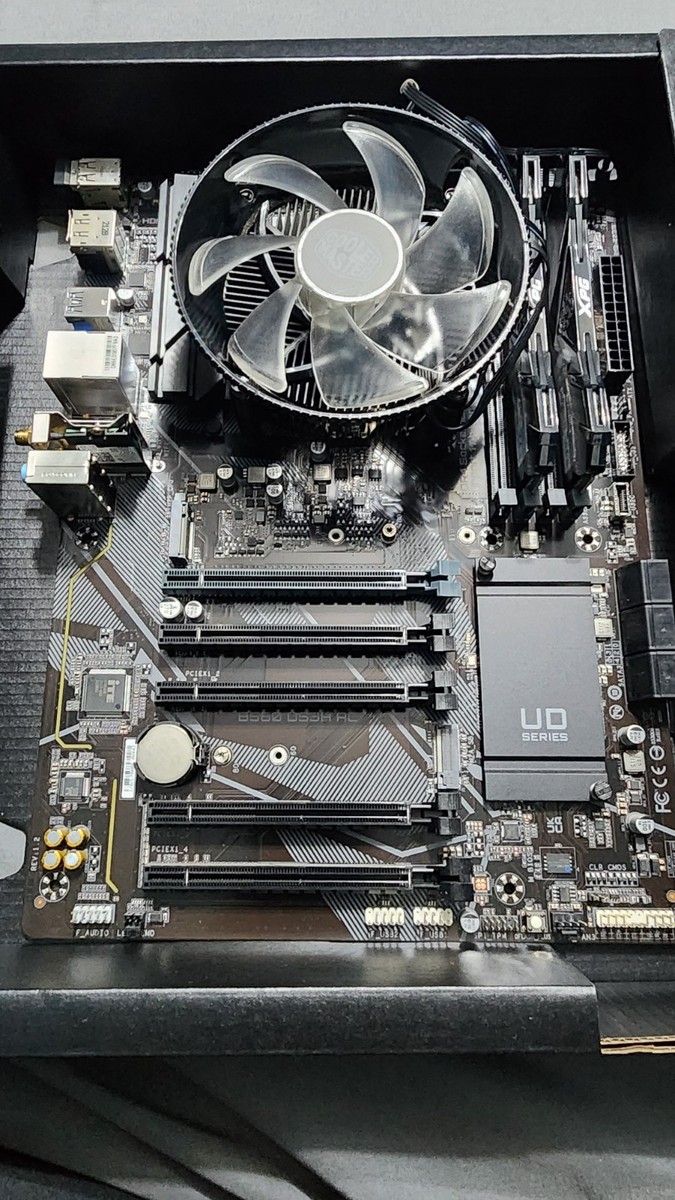 GIGABYTE B560 DS3H AC-Y1 ATX Wi-Fi & 32gb DDR4 RAM & Intel Core i5