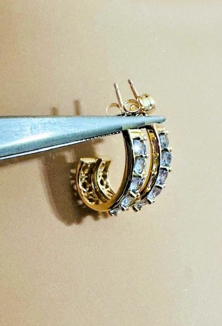 Aretes Estate de turmalina de oro amarillo de 14 quilates con medio aro Foto 3 de 4