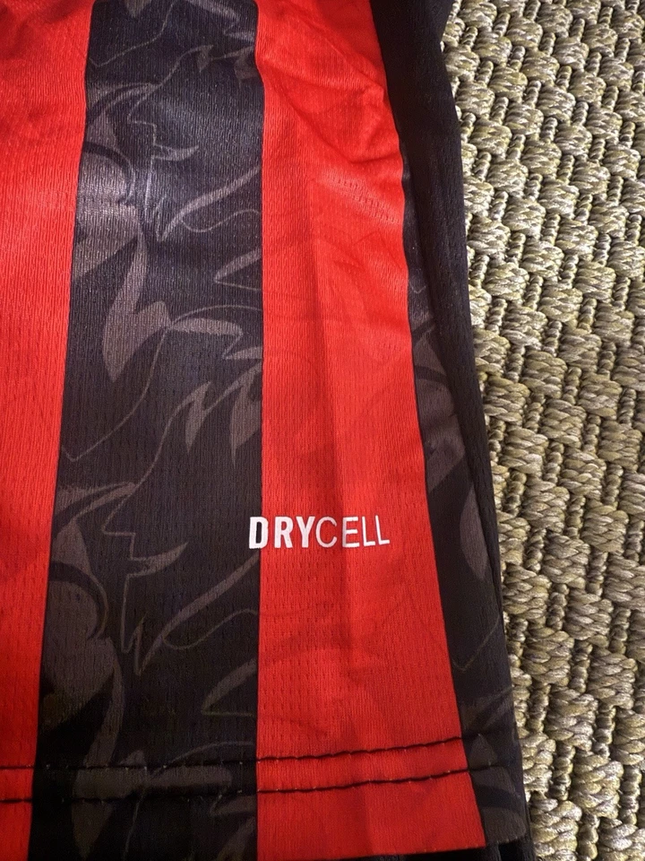 Completino Ac Milan Puma bambino ⚽ Maglia + pantaloncini 9-10 Anni 135-145 Cm - Immagine 3 di 4