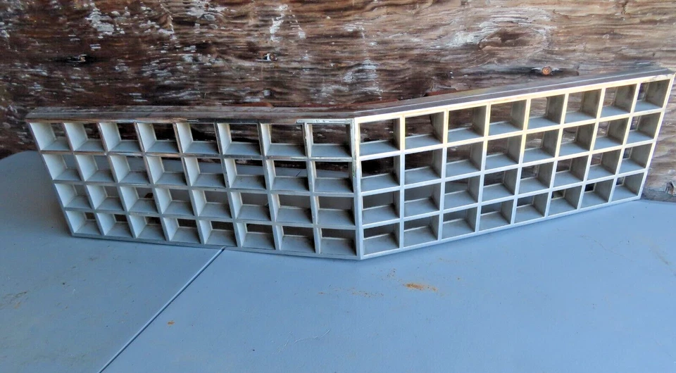 CONJUNTO DE GRADE SUPERIOR FRONTAL ORIGINAL 74 76 GM CADILLAC DeVILLE BOM - Imagem 3 de 4