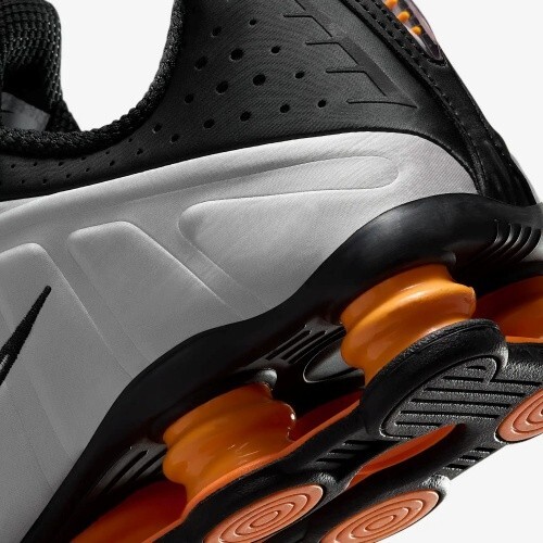 ★NIKE★SHOX R4 M LLIC SILVER Bright Mandarin HQ1988-003 s-l400.jpg