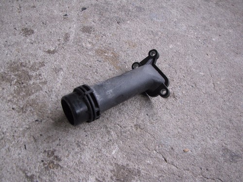 BMW 3er F30 F31 318d 320d Anschlussstutzen Zylinderkopf 7810707