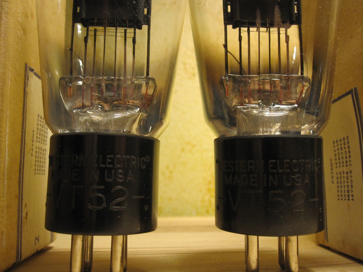 Western Electric VT52 Vacuum Tube Pair 45 | Power Tubes Western Electric VT52 Vacuum Tube Pair 45 | Power Tubes