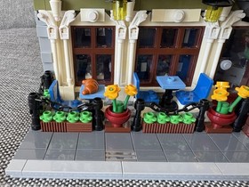 LEGO Creator Parisian Restaurant 10243 Complete Modular Buildings