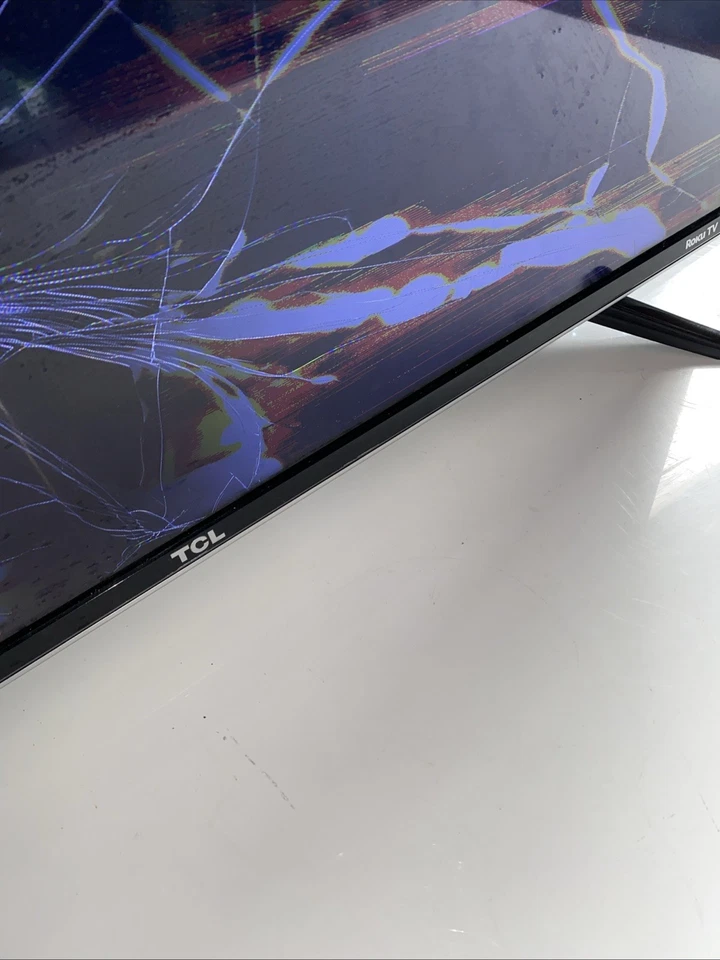 TCL 32inch 32S3800 Roku Smart TV - BROKEN SCREEN - Image 4 of 4