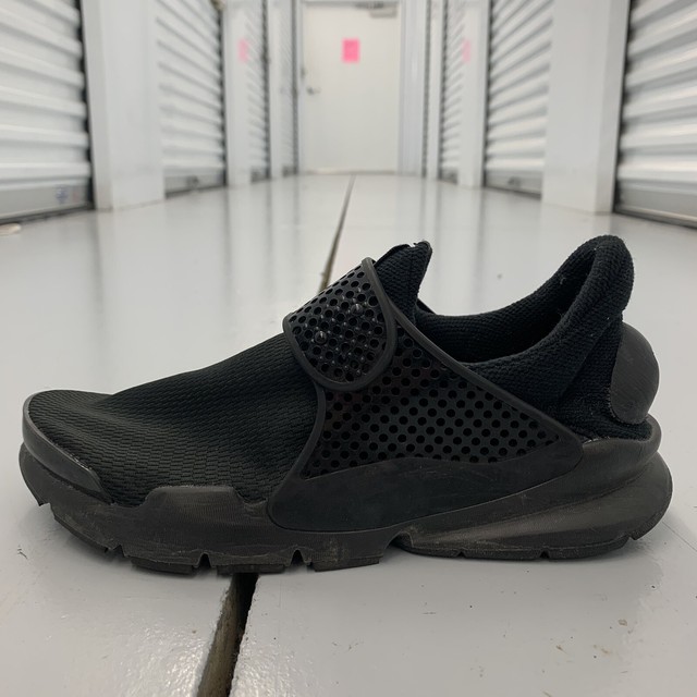 sock dart triple black