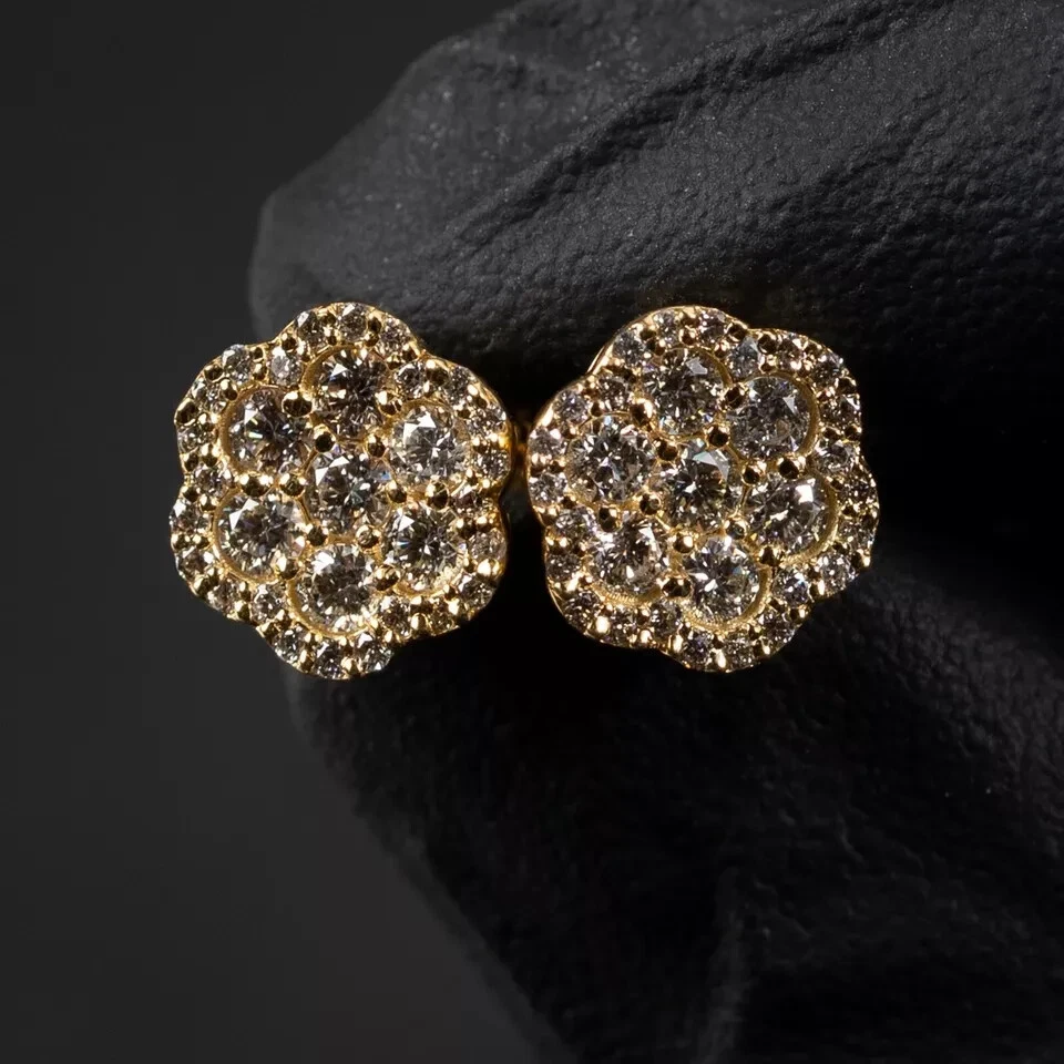 Aretes con racimo de flores de diamantes naturales helados de oro amarillo real de 14K para hombre Foto 2 de 4