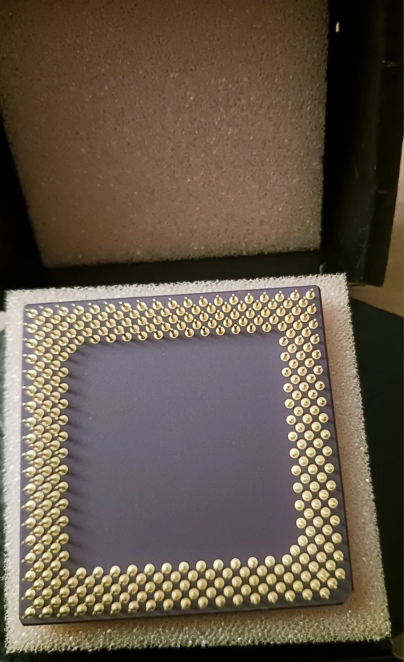 AMD K6-2/533AFX 2.2V Core/3.3v Super Socket 7 CPU Processor 533mhz - Image 2 of 2