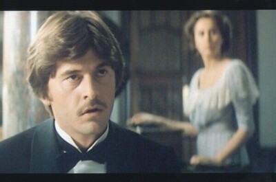 Trevor Eve Unsigned 6'' x 4'' Photo - Dracula *5