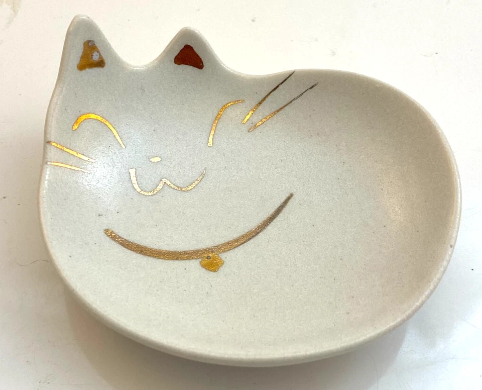 Plato para gato japonés artesanal esmalte blanco dorado 3,25" Seto Ware Foto 3 de 4