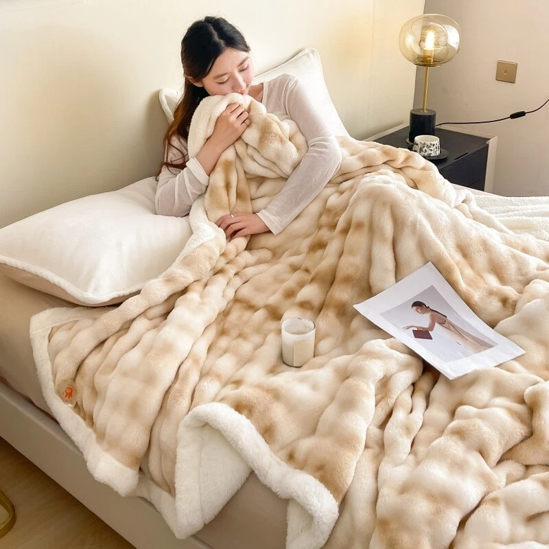 Chinese Soft Blanket Velvet Double Layers Warmful Bed Cover Multi Size Queen New - Image 3 of 4