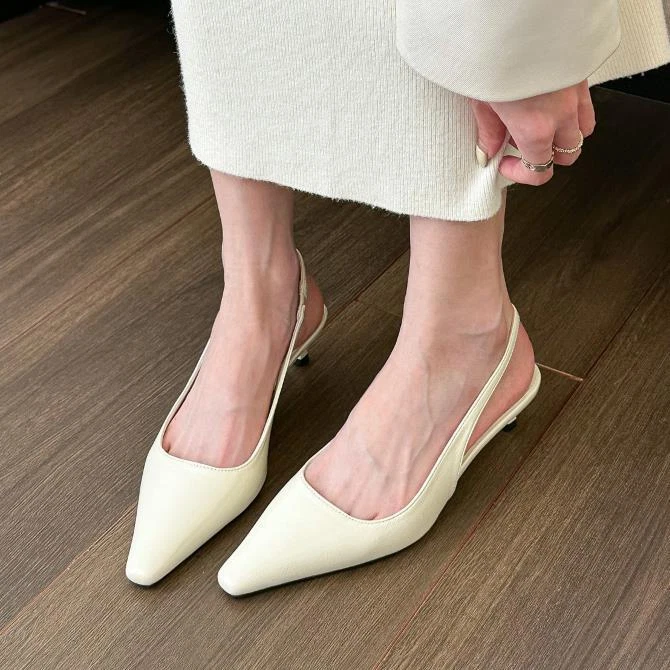 Pointy sandals shop
