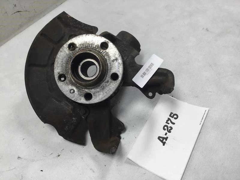 Volkswagen Jetta 2004 sedán eje delantero derecho nudillo Foto 2 de 4