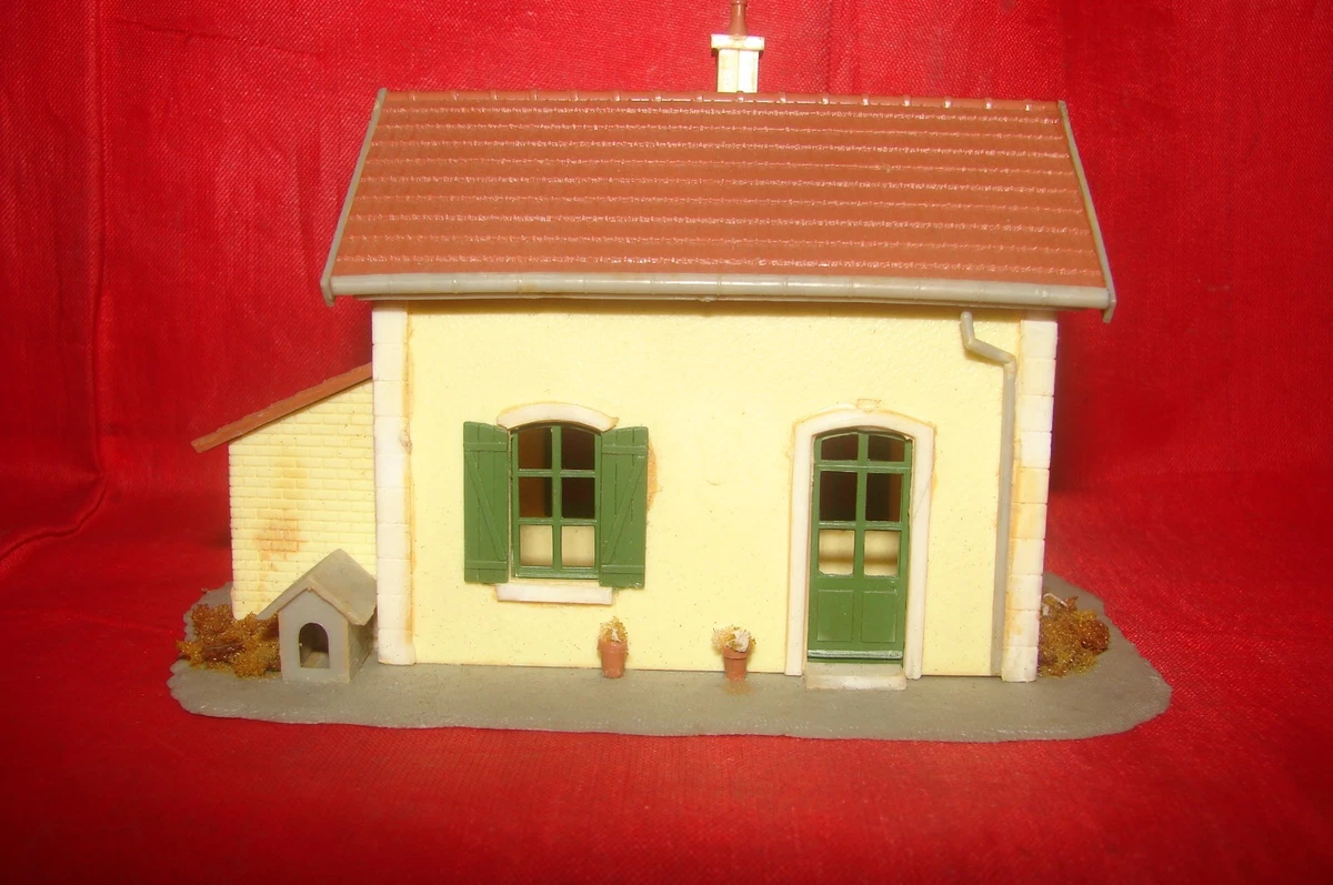 Lot De Maquettes De Gare Jouef Pour Modélisme Ferroviaire - Occasion Avec Accessoires