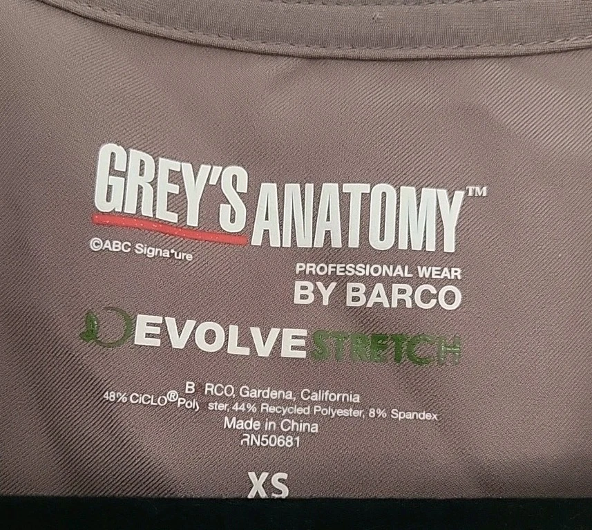 Blusa Médica Grey's Anatomy Barco Evolve Elastizada Para Mujer XS Driftwood Usada en Excelente Condición Foto 2 de 4
