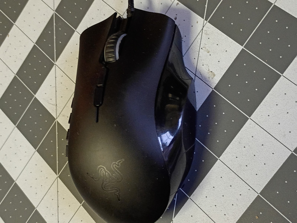 Razer Naga Classic Edition - Ratón para juegos USB MMO multicolor con cable (renovado Razer Naga Classic Edition - Ratón para juegos USB MMO multicolor con cable (renovado