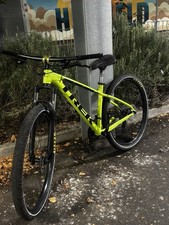 Trek Marlin 5 Mountain Bike 27.5 Volt Green Very Good Condition
