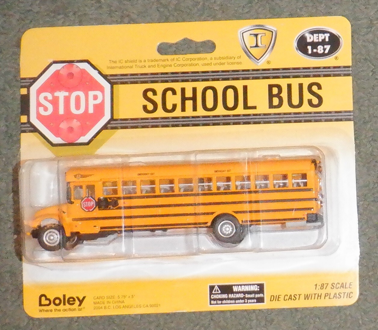 Boley HO scale Diecast  School Bus   4200-88