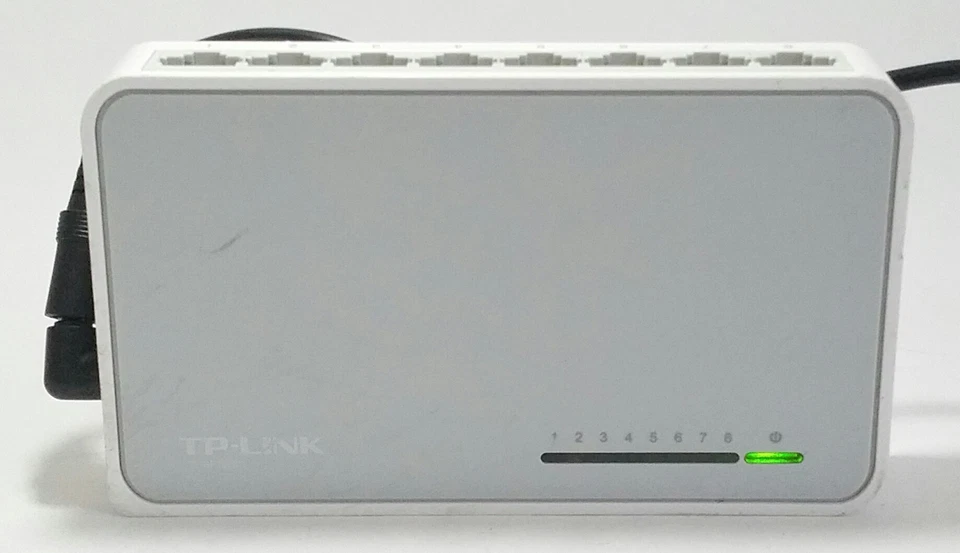 TP-Link TL-SF1008D 10/100Mbps 8-Port Desktop Switch - Image 2 of 4