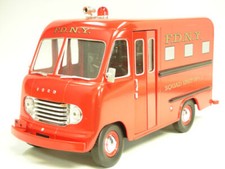 Unique Replicas 1950 Ford Step Van Fire Dept. 1:24 18570 Retired New