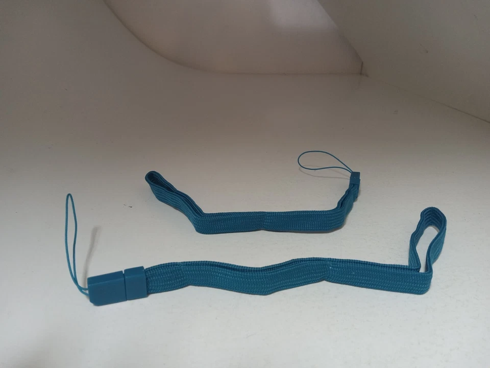 DOS (2) NUEVAS CORREAS DE MUÑECA DE MANO AJUSTABLES AZULES para el mando de Nintendo Wii #T38 Foto 2 de 3