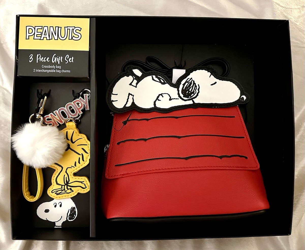 Peanuts Snoopy 3 Piece Gift Set Crossbody Bag Purse & 2 Key