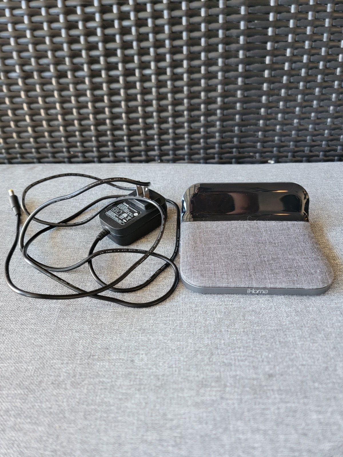 iHome Alarm Clock with Wireless Charging