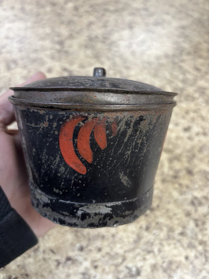 Antiguo tole pintado redondo lata 4x4x3,5" aproximadamente. Foto 2 de 4