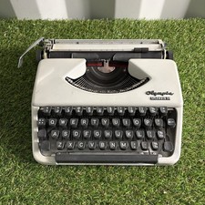 Olympia Splendid 33 Typewriter – Vintage Portable Typewriter - Free Post