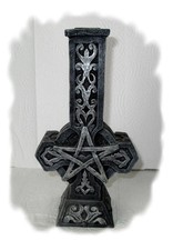 Gothic Kerzenständer – Umgekehrtes Kreuz mit Pentagramm – Mystische Deko