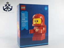 LEGO 2025 (NEW) Classic Space Up-scaled Baby Astronaut SEALED BOX Set 40767 GWP