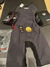 NEW   Womens 32   Arena Powerskin Carbon Flex VX   Open Back Kneeskin Tech Suit