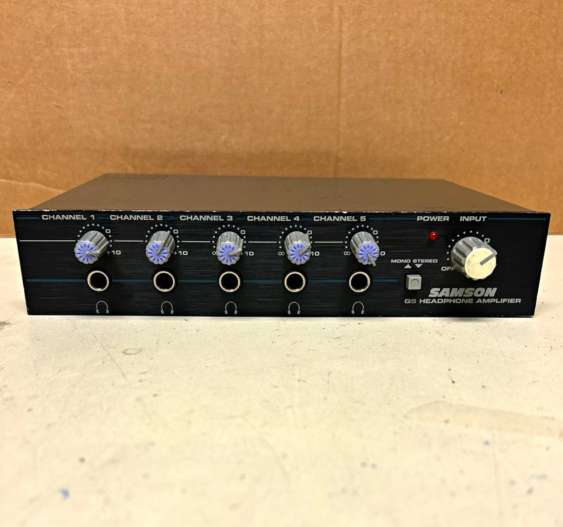 Samson Q5 5-Channel Headphone Amplifier Balanced TRS 20dB Stereo Black