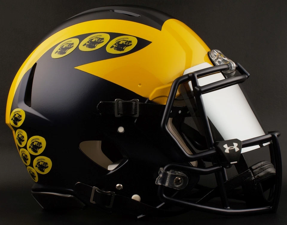 Подлинный игровой футбольный шлем MICHIGAN WOLVERINES с защитой для глаз UNDER ARMOUR - Изображение 3 из 4