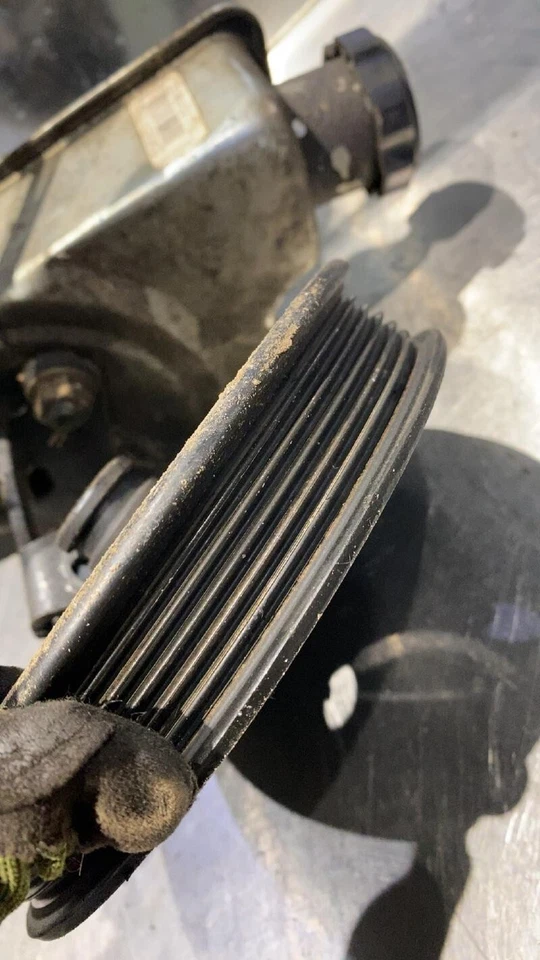 Bomba de dirección asistida Chevrolet Suburban 1500 2007-2014 OEM Foto 3 de 4